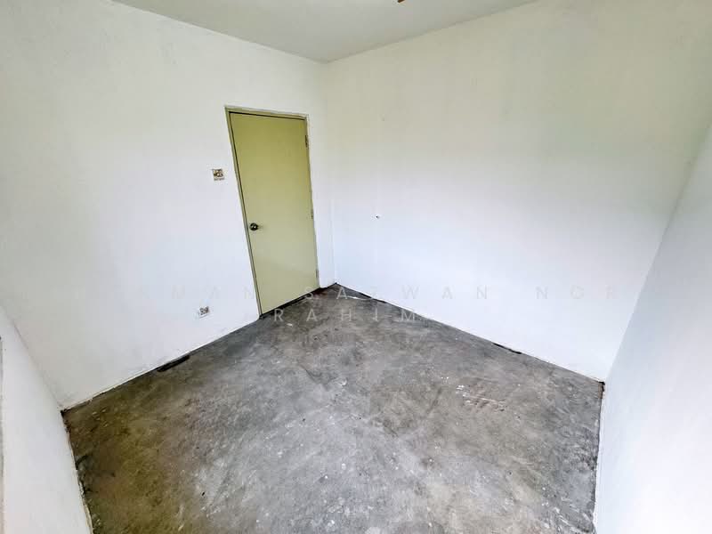 Flat for Sale at PKNS Seksyen 4 Bandar Baru Bangi - Herman Sazwan Nor Rahim - Bedroom - PropertyGuru.com.my