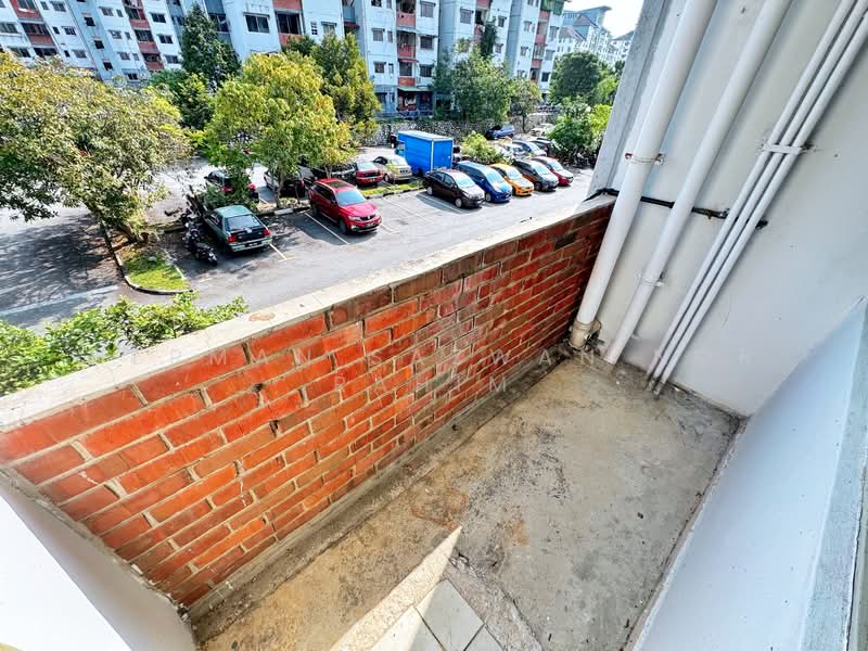 Flat for Sale at PKNS Seksyen 4 Bandar Baru Bangi - Herman Sazwan Nor Rahim - Balcony - PropertyGuru.com.my