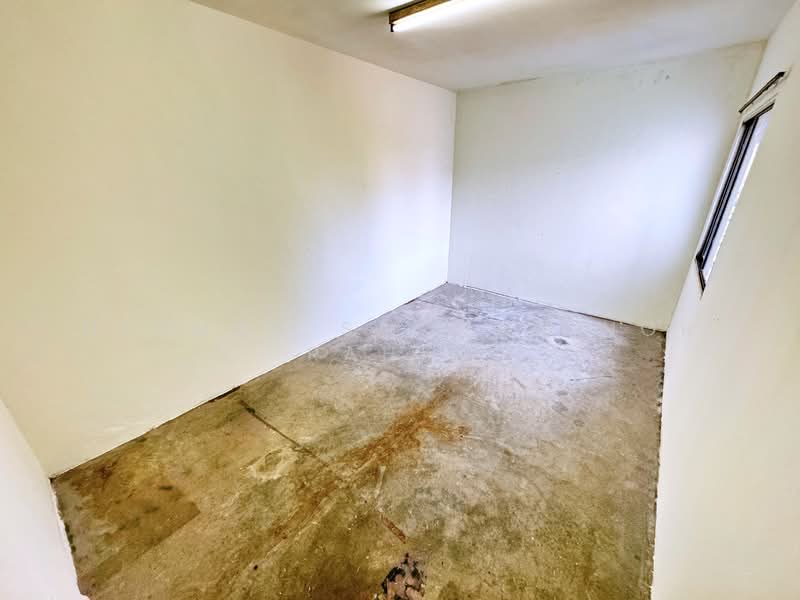 Flat for Sale at PKNS Seksyen 4 Bandar Baru Bangi - Herman Sazwan Nor Rahim - Bedroom - PropertyGuru.com.my