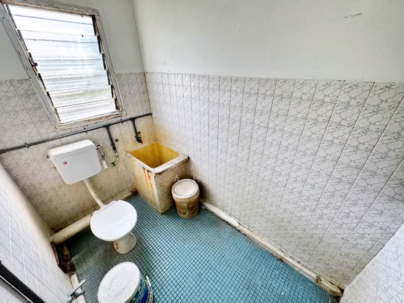 Flat for Sale at PKNS Seksyen 4 Bandar Baru Bangi - Herman Sazwan Nor Rahim - Bathroom - PropertyGuru.com.my