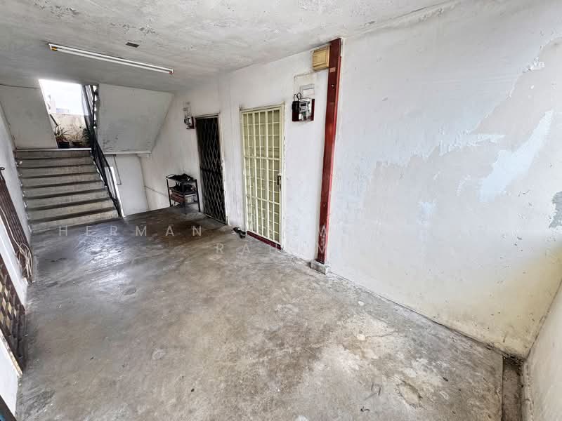 Flat for Sale at PKNS Seksyen 4 Bandar Baru Bangi - Herman Sazwan Nor Rahim - Entrance - PropertyGuru.com.my