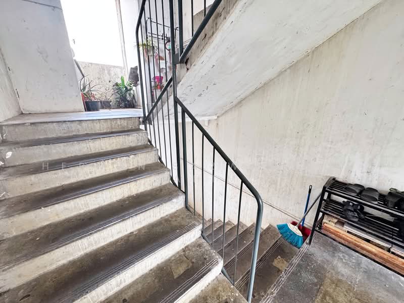 Flat for Sale at PKNS Seksyen 4 Bandar Baru Bangi - Herman Sazwan Nor Rahim - Stair - PropertyGuru.com.my