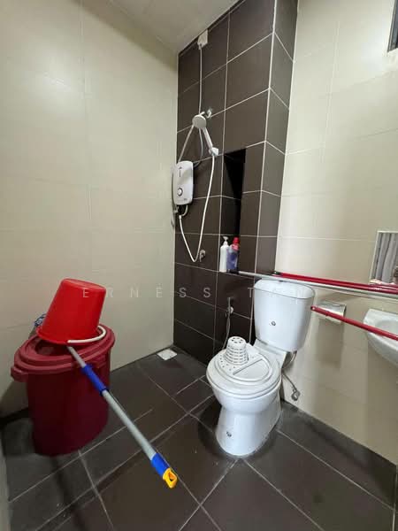 Service Residence for Sale at 8Scape Residence @ Sutera - Erness Tan - Bathroom - PropertyGuru.com.my
