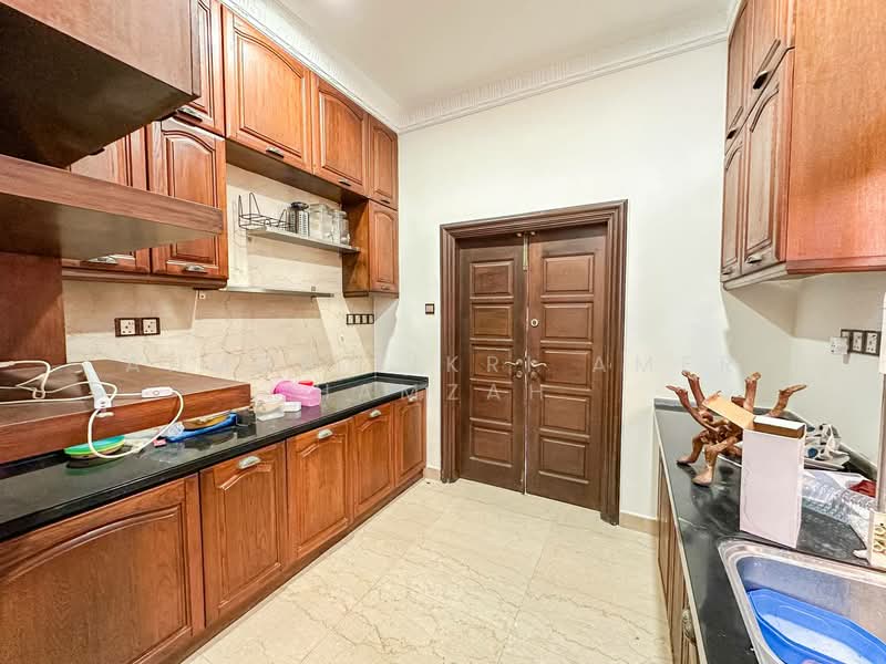 Rumah Banglo untuk Dijual di Taman Ampang Utama (Ampang) - Ahmad Fikri Amer Hamzah - Kitchen - PropertyGuru.com.my