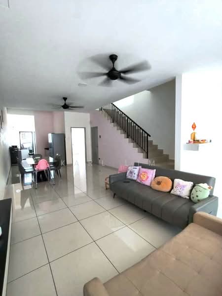 2-storey Terraced House for Sale in Austin Crest (Johor Bahru) - Karl Lim - Living Room - PropertyGuru.com.my