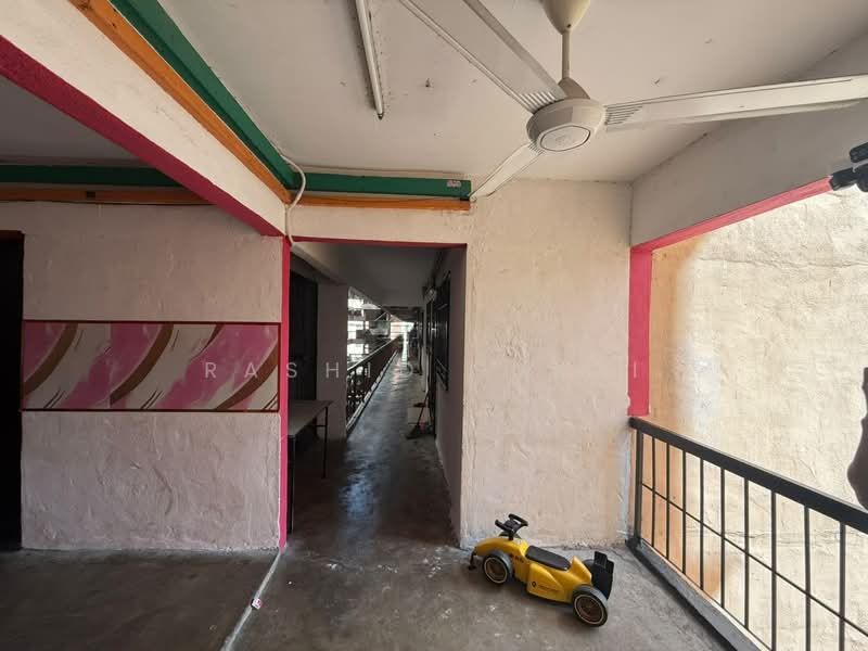 Rumah Flat untuk Dijual di Taman Batu Permai - Rashid Sukri - Corridor - PropertyGuru.com.my