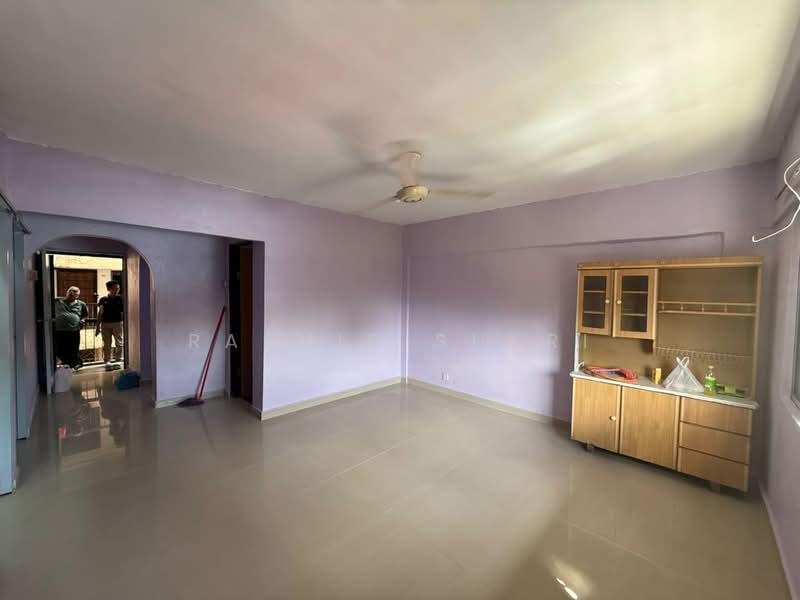 Rumah Flat untuk Dijual di Taman Batu Permai - Rashid Sukri - Living Room - PropertyGuru.com.my