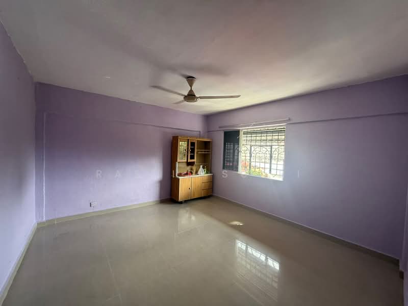 Rumah Flat untuk Dijual di Taman Batu Permai - Rashid Sukri - Living Room - PropertyGuru.com.my