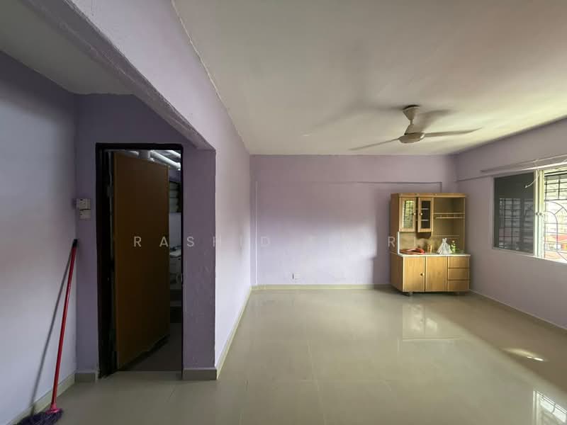 Rumah Flat untuk Dijual di Taman Batu Permai - Rashid Sukri - Living Room - PropertyGuru.com.my
