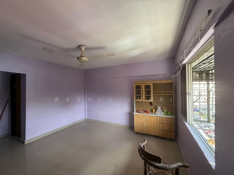 Rumah Flat untuk Dijual di Taman Batu Permai - Rashid Sukri - Living Room - PropertyGuru.com.my