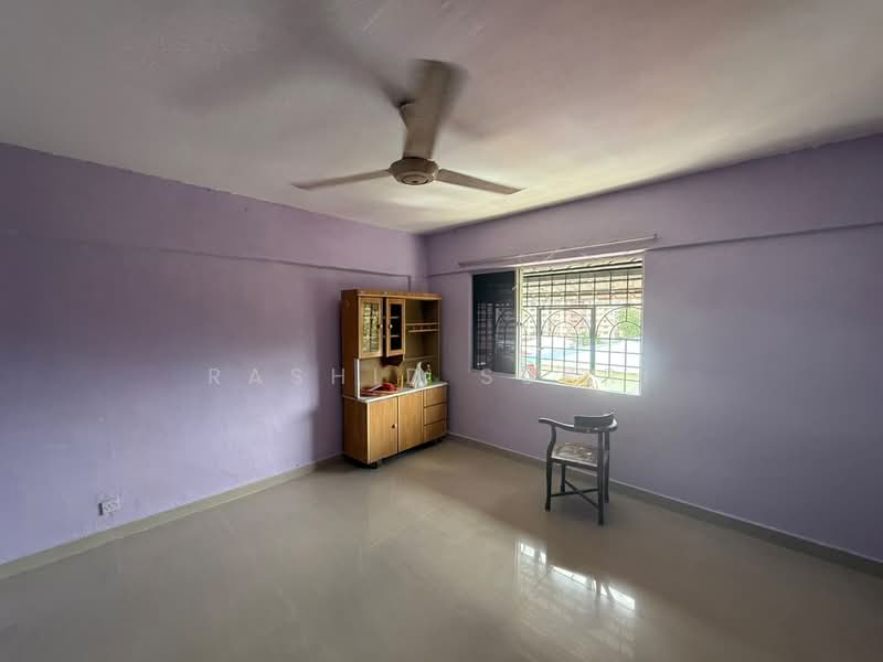 Rumah Flat untuk Dijual di Taman Batu Permai - Rashid Sukri - Living Room - PropertyGuru.com.my