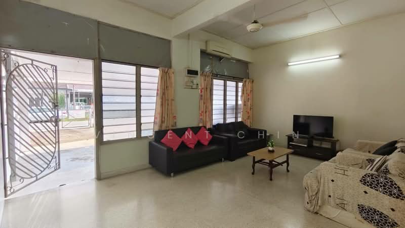 Rumah Teres 1 Tingkat untuk Disewa di Taman Canning (Ipoh) - Vincent Chin - Living Room - PropertyGuru.com.my