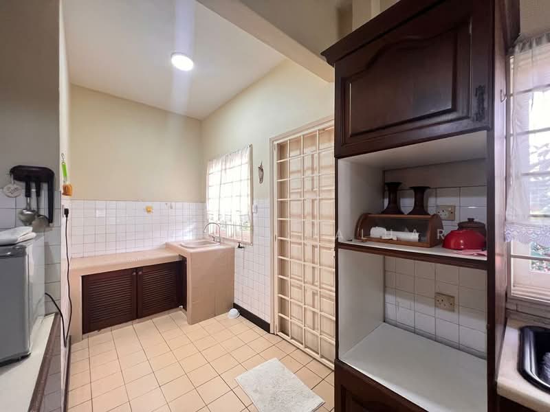 Rumah Banglo untuk Dijual di SS7 (Petaling Jaya) - Sharmila Taluar - Kitchen - PropertyGuru.com.my