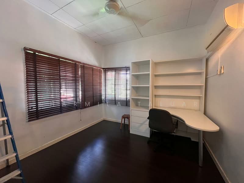 Rumah Banglo untuk Dijual di SS7 (Petaling Jaya) - Sharmila Taluar - Study - PropertyGuru.com.my
