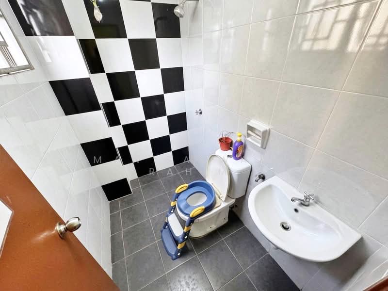 2-storey Terraced House for Sale in Taman Saujana KLIA (Sepang) - Herman Sazwan Nor Rahim - Bathroom - PropertyGuru.com.my