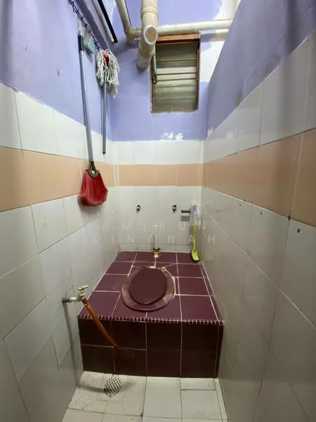Flat for Sale at Gugusan Siantan - Amirun Kinanah - Bathroom - PropertyGuru.com.my