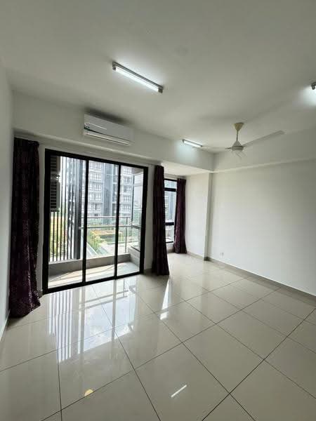 Kediaman Servis untuk Disewa di Utropolis Suites 2 - Wei Kit - Balcony - PropertyGuru.com.my