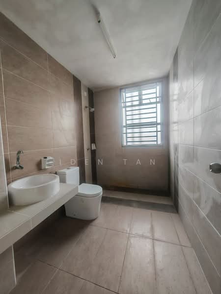 Rumah Teres 2 Tingkat untuk Dijual di Bandar Putra (Kulai) - Iden Tan - Bathroom - PropertyGuru.com.my
