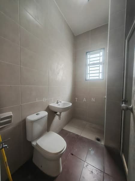 Rumah Teres 2 Tingkat untuk Dijual di Bandar Putra (Kulai) - Iden Tan - Bathroom - PropertyGuru.com.my
