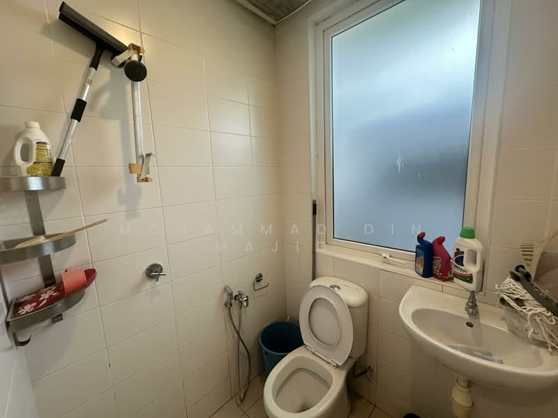 Semi-Detached House for Sale in Cahaya Spk (Shah Alam) - Mohammad Din Majid - Bathroom - PropertyGuru.com.my