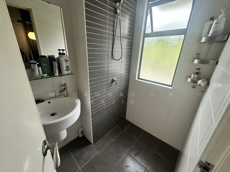 Semi-Detached House for Sale in Cahaya Spk (Shah Alam) - Mohammad Din Majid - Bathroom - PropertyGuru.com.my