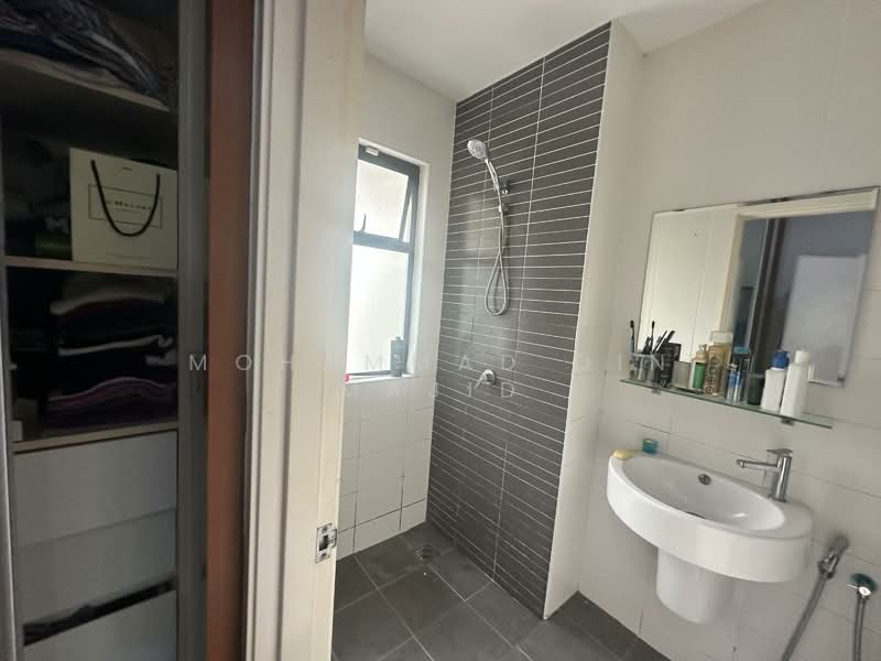 Semi-Detached House for Sale in Cahaya Spk (Shah Alam) - Mohammad Din Majid - Bathroom - PropertyGuru.com.my