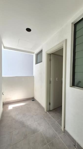Servis Apartment untuk Disewa di Southkey Mosaic - Caleb Yeo - Balcony - PropertyGuru.com.my