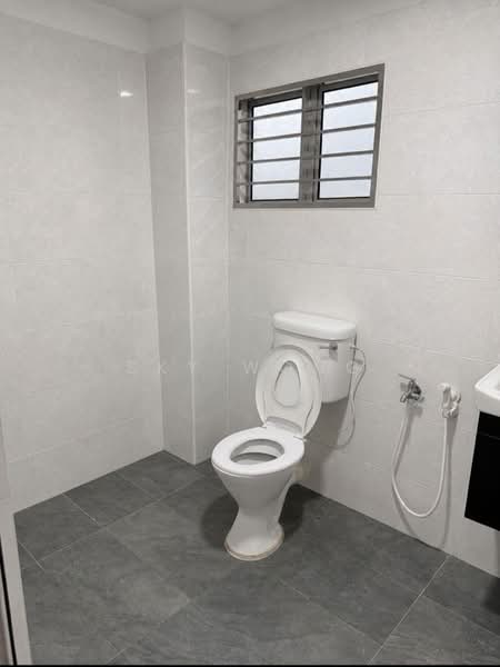 Semi-Detached House for Sale in Taman Bukit Serdang (Seri Kembangan) - Sky Wong - Bathroom - PropertyGuru.com.my