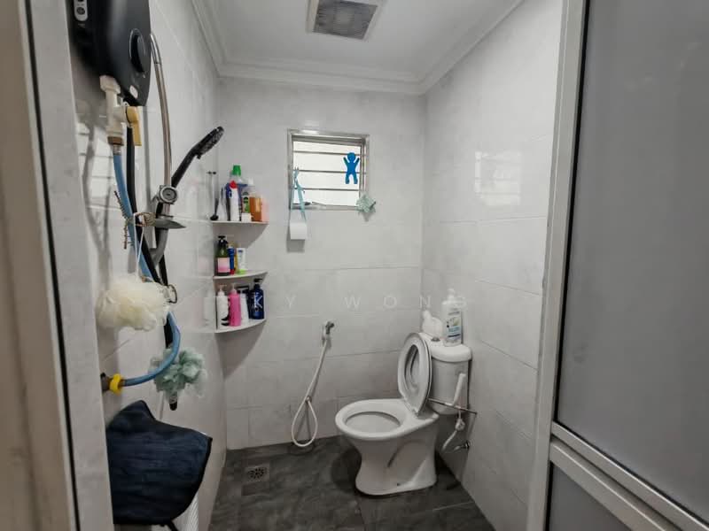 Semi-Detached House for Sale in Taman Bukit Serdang (Seri Kembangan) - Sky Wong - Bathroom - PropertyGuru.com.my