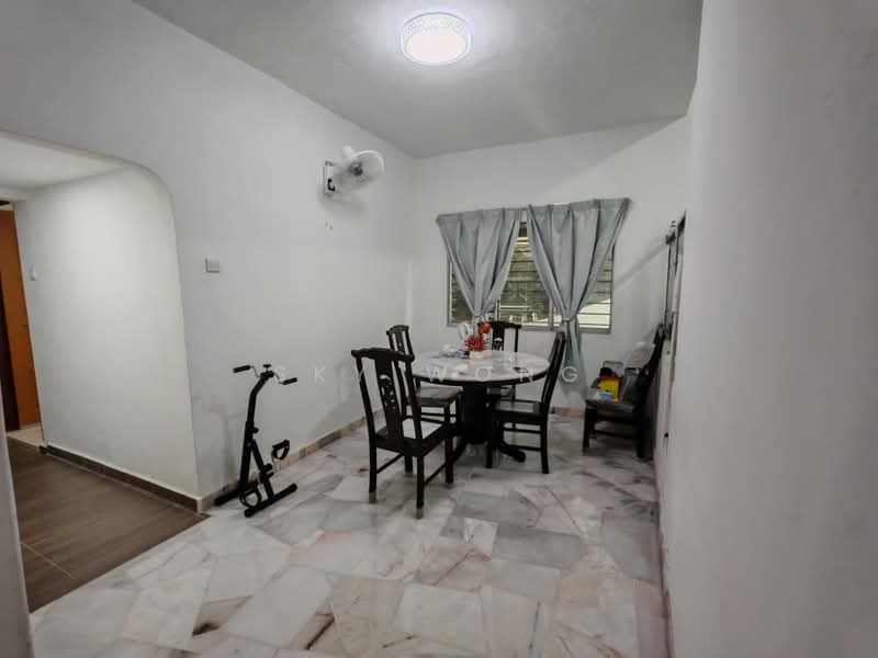 Semi-Detached House for Sale in Taman Bukit Serdang (Seri Kembangan) - Sky Wong - Dining Room - PropertyGuru.com.my