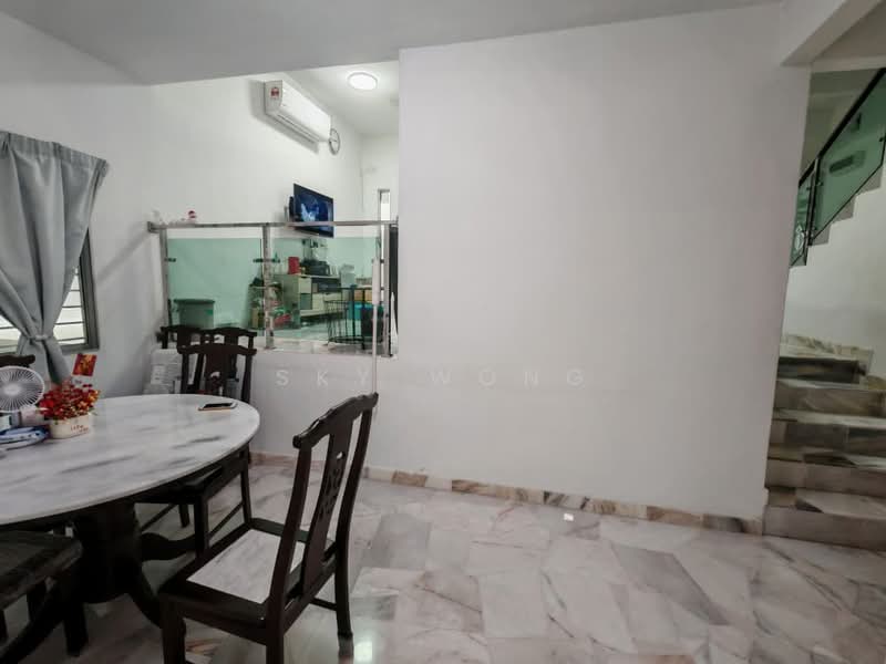 Semi-Detached House for Sale in Taman Bukit Serdang (Seri Kembangan) - Sky Wong - Dining Room - PropertyGuru.com.my