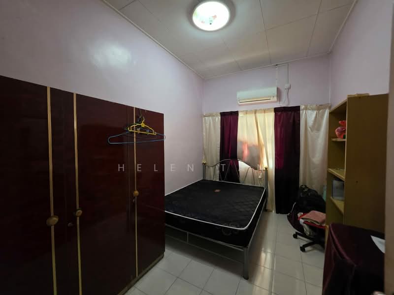 1-storey Terraced House for Sale in Taman Pulai Indah (Johor Bahru) - Helen Tan - Bedroom - PropertyGuru.com.my