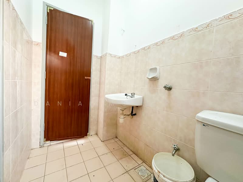 2-storey Terraced House for Sale in Bandar Puteri Klang (Klang) - Danial Mohd Zaki - Bathroom - PropertyGuru.com.my