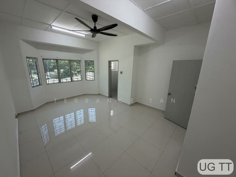 Rumah Teres 2 Tingkat untuk Dijual di Taman Sentosa (Klang) - Terrance Tan - Living Room - PropertyGuru.com.my