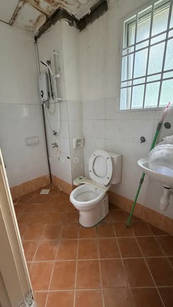 Servis Apartment untuk Dijual di Permas Ville Apartment - Yvonne Lim - Bathroom - PropertyGuru.com.my