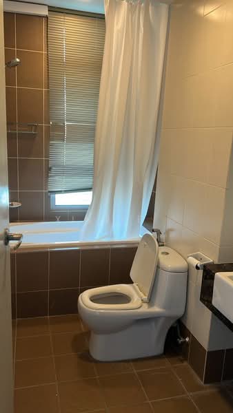 Kondominium untuk Disewa di 10 Island Resort - Xinnee . - Bathroom - PropertyGuru.com.my