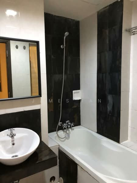 Servis Apartment untuk Disewa di Ritze Perdana 1 - James Tan - Bathroom - PropertyGuru.com.my