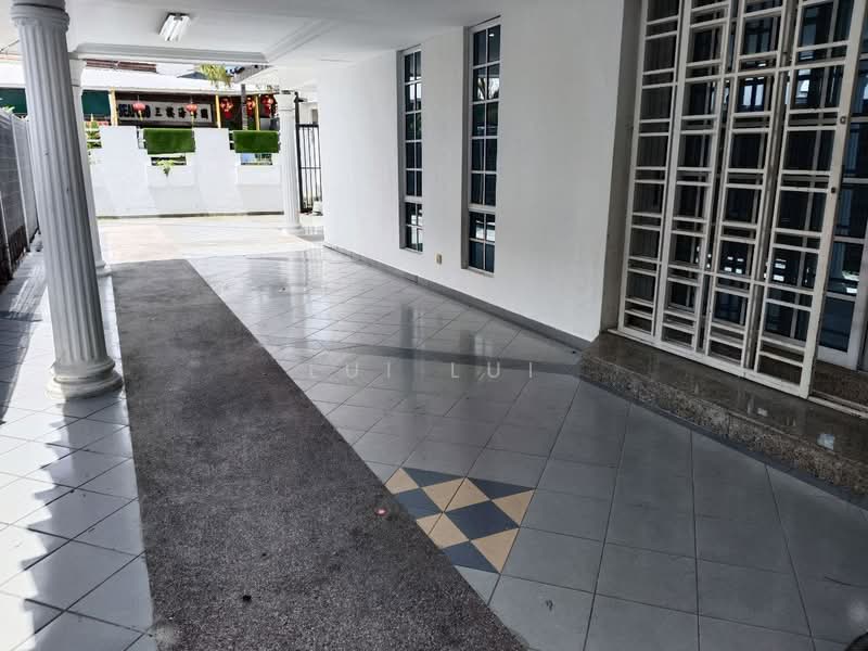 Rumah Berkembar untuk Disewa di Taman Pelangi (Johor Bahru) - Lui Lui - Exterior - PropertyGuru.com.my