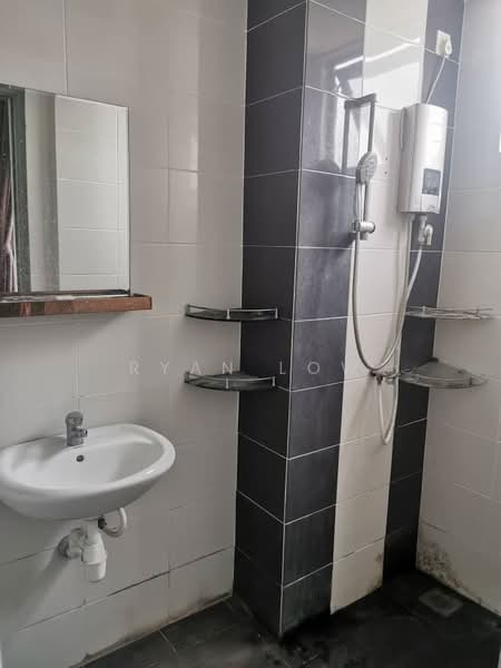 Servis Apartment untuk Dijual di Silk Sky - Ryan Low - Bathroom - PropertyGuru.com.my