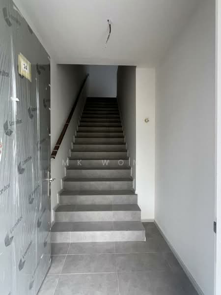 2.5-storey Terraced House for Sale in Taman Bukit Serdang (Seri Kembangan) - Mk Wong - Entrance - PropertyGuru.com.my