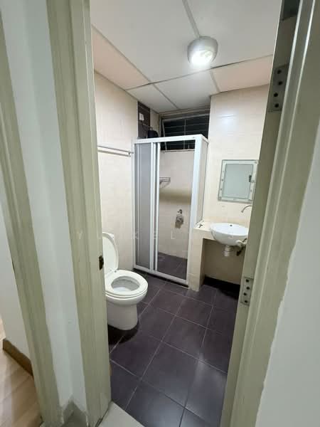 Kondominium untuk Disewa di Cova Suites - Yu Kelwis - Bathroom - PropertyGuru.com.my