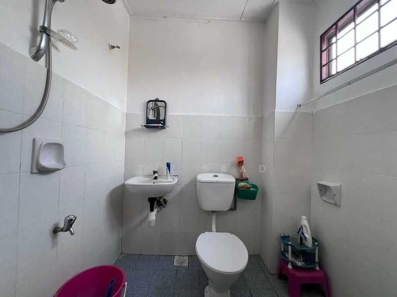 Terraced House for Sale in Sungai Buloh (Selangor) - Aziz Saad - Bathroom - PropertyGuru.com.my