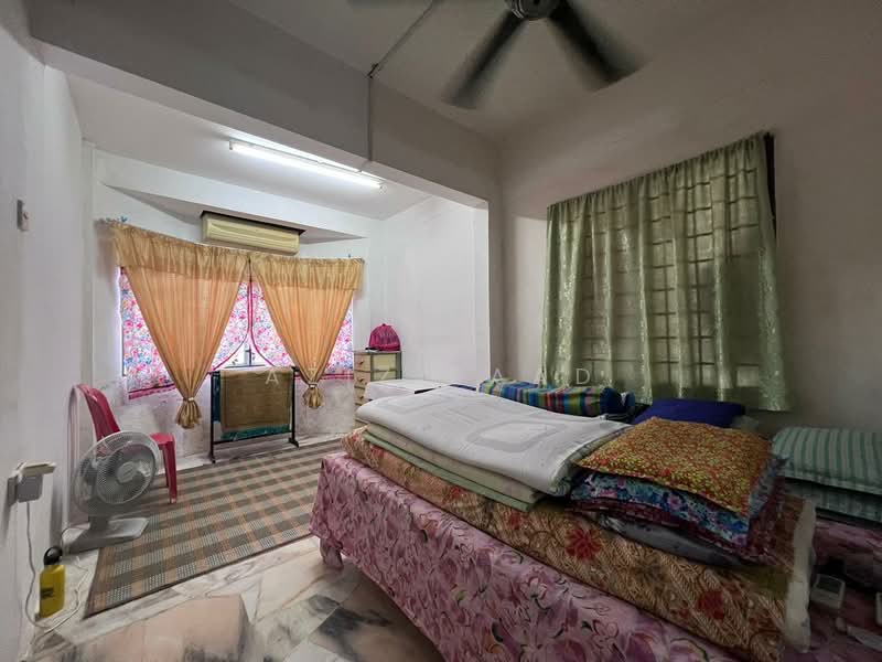 Terraced House for Sale in Sungai Buloh (Selangor) - Aziz Saad - Bedroom - PropertyGuru.com.my