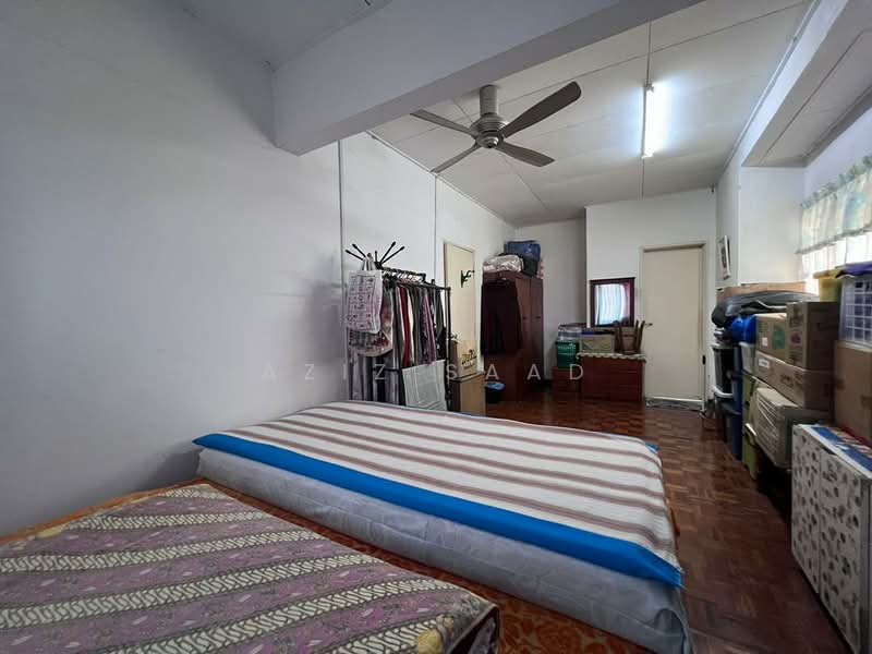Terraced House for Sale in Sungai Buloh (Selangor) - Aziz Saad - Bedroom - PropertyGuru.com.my