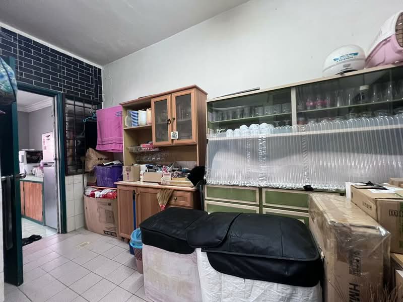 Terraced House for Sale in Sungai Buloh (Selangor) - Aziz Saad - Kitchen - PropertyGuru.com.my