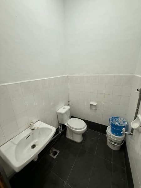 Rumah Teres 1 Tingkat untuk Dijual di Taman Puteri Wangsa (Ulu Tiram) - Queena Thye - Bathroom - PropertyGuru.com.my
