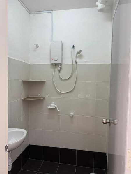 Flat for Rent at Pangsapuri Flora Indah - CY Chew - Bathroom - PropertyGuru.com.my