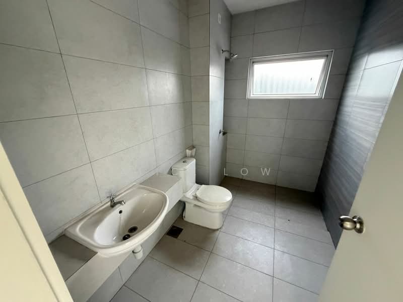 2-storey Terraced House for Sale in Rawang (Selangor) - Alice Low - Bathroom - PropertyGuru.com.my