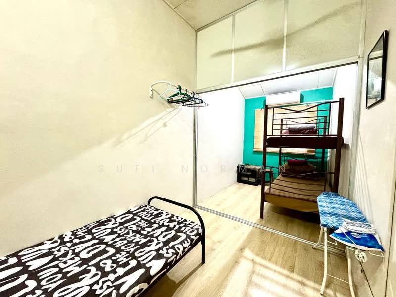 Rumah Teres 1 Tingkat untuk Dijual di Bandar Putra (Kulai) - Sufi Norman - Bedroom - PropertyGuru.com.my