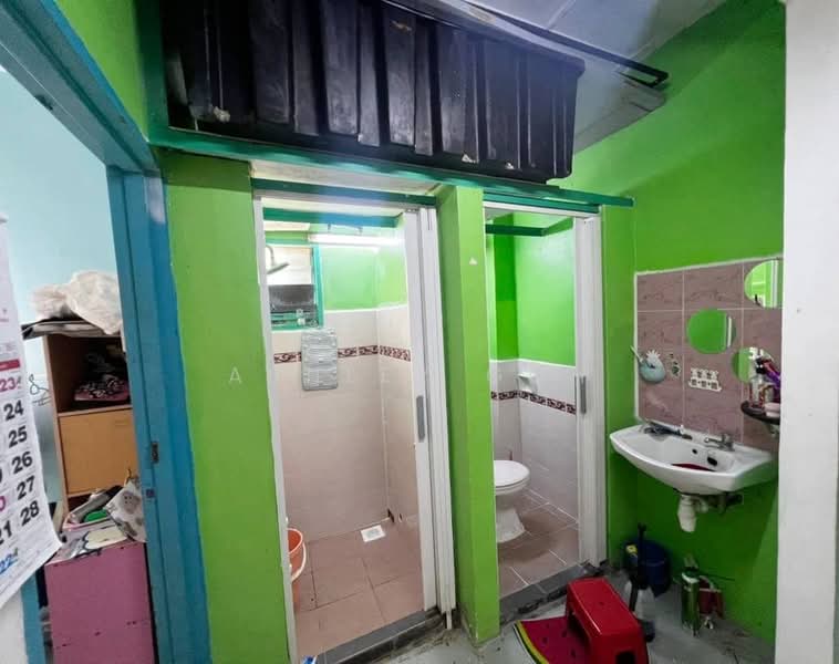 Flat for Sale at Flat Taman Pelangi Indah - Ashley Goh - Bathroom - PropertyGuru.com.my